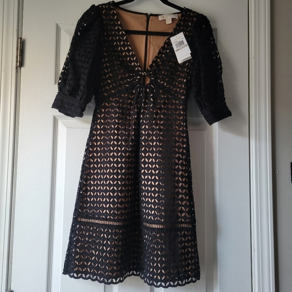 Michael Kors NWT Eyelet cotton dress size 0. - Picture 4 of 16